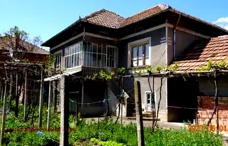 Къща във Велико Търново, с. Караисен