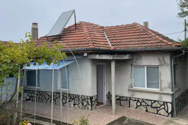 House in Oblast Veliko Tyrnovo, Polikraishte