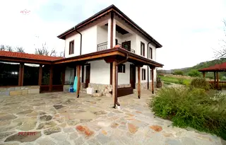 Къща във Велико Търново, с. Войнежа
