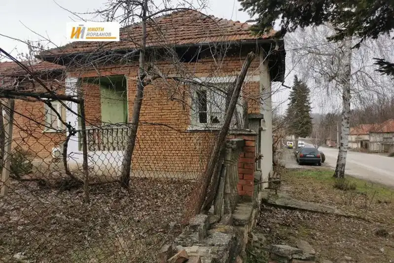 Къща във Велико Търново, с. Вързулица