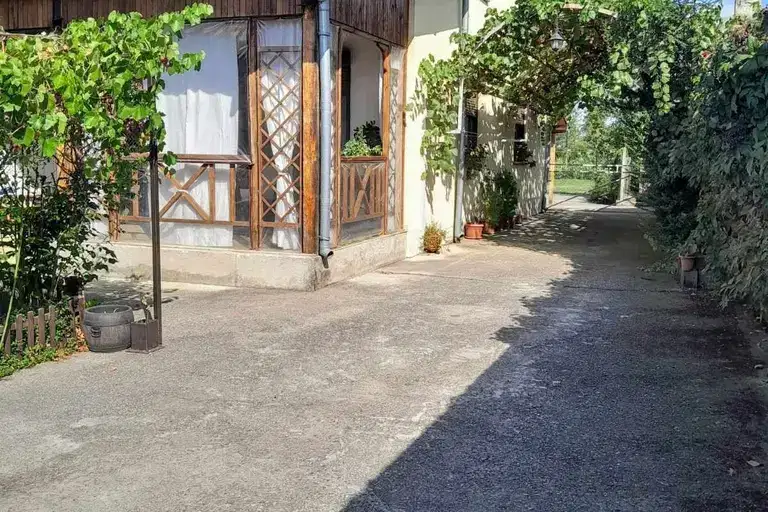 Къща в Ямбол, Стралджа