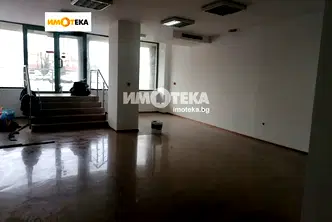Магазин във Варна, Център