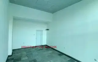 Магазин в Русе, Широк център