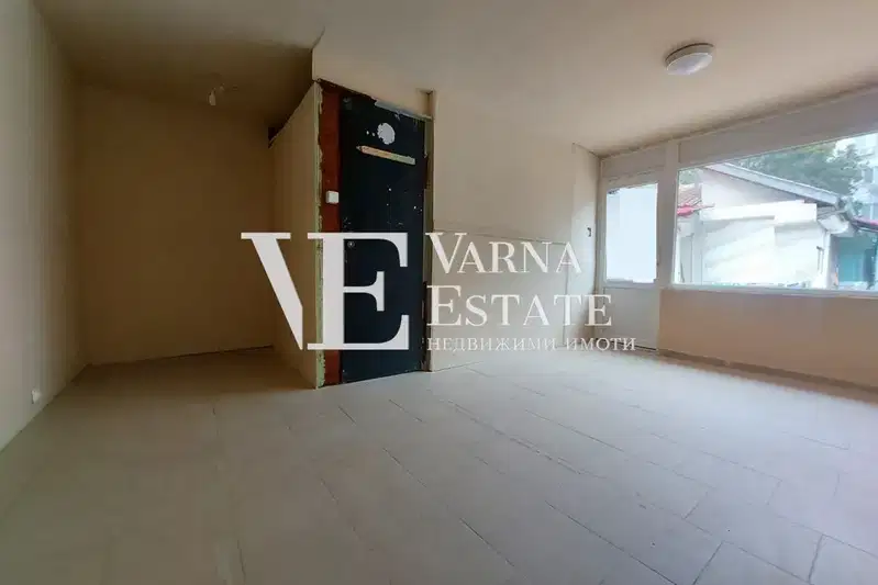 Shop in Varna, Vladislav Varnenchik 1