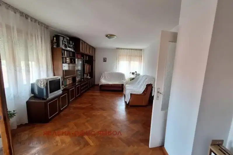 5-bedroom apartment in Yambol, Centyr