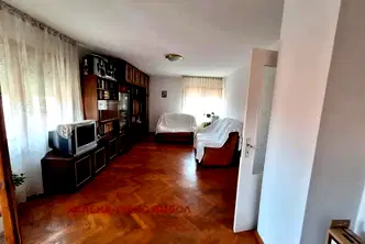 Многостаен апартамент в Ямбол, Център