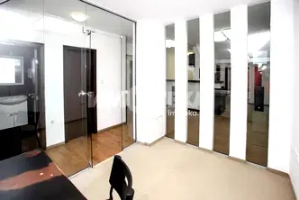 Офис в София, Бъкстон