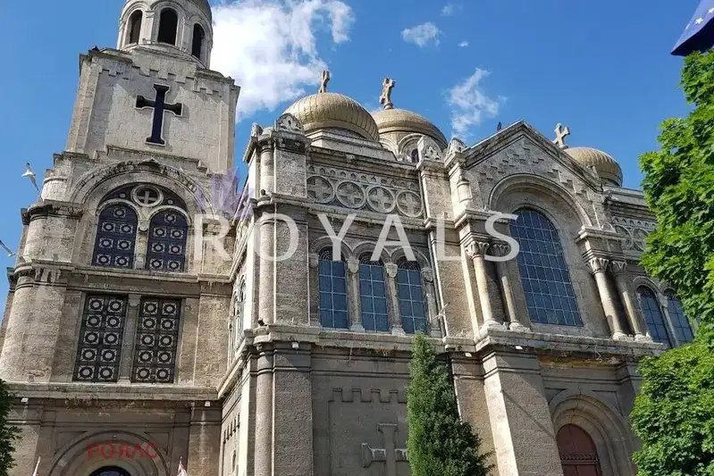 Офис във Варна, Център
