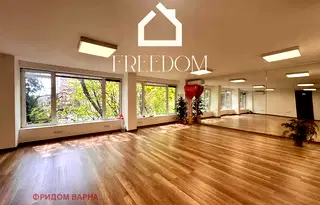 Офис във Варна, Център