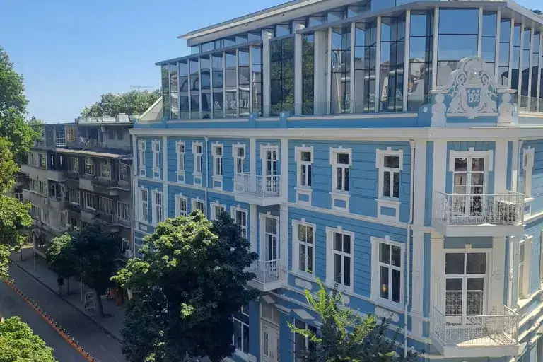 Офис във Варна, Център