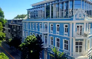 Офис във Варна, Център