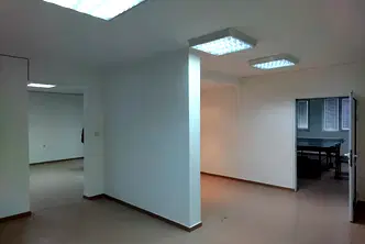 Офис в Перник, Изток