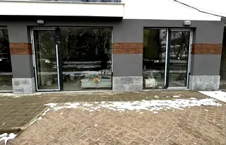 Офис в Перник, Изток