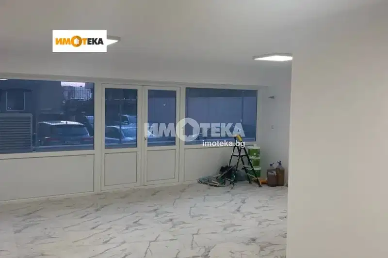 Офис във Варна, Колхозен пазар