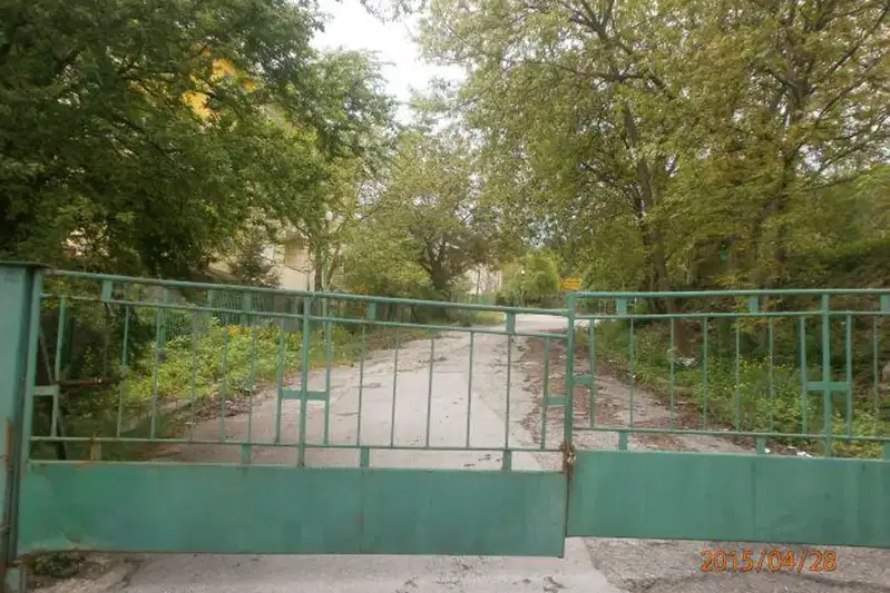 Парцел в Ловеч, Младост