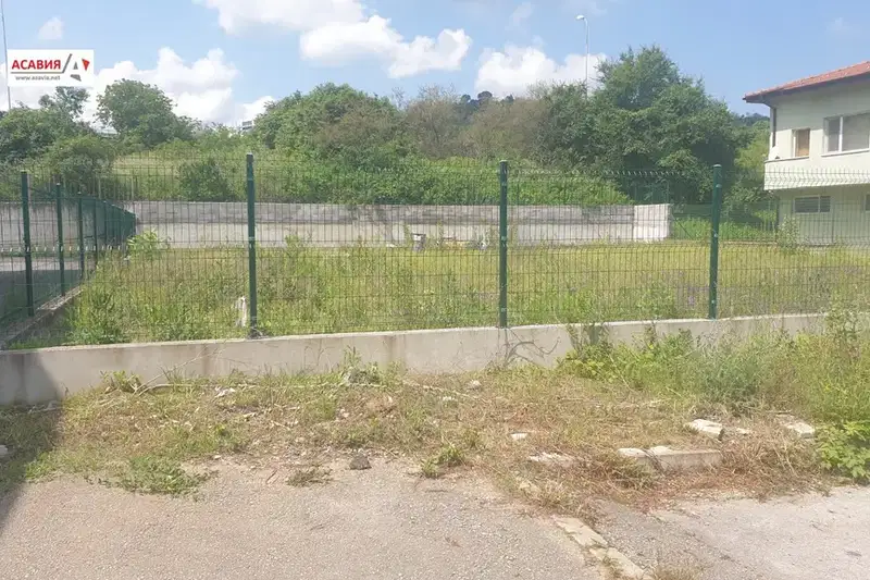 Plot in Lovech, Mladost