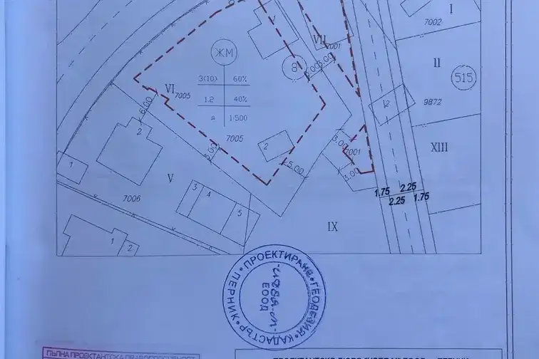 Plot in Pernik, Moshino