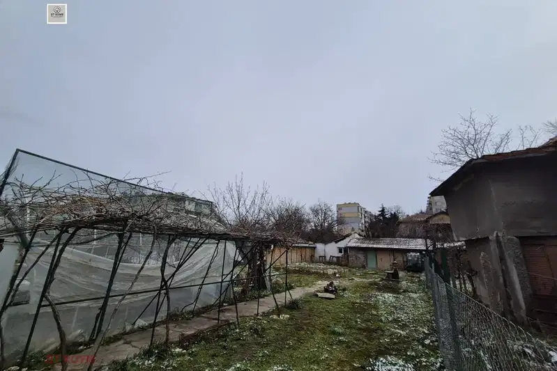 Plot in Ruse, Shirok Centyr