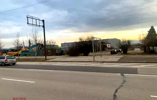 Парцел в София, Враждебна