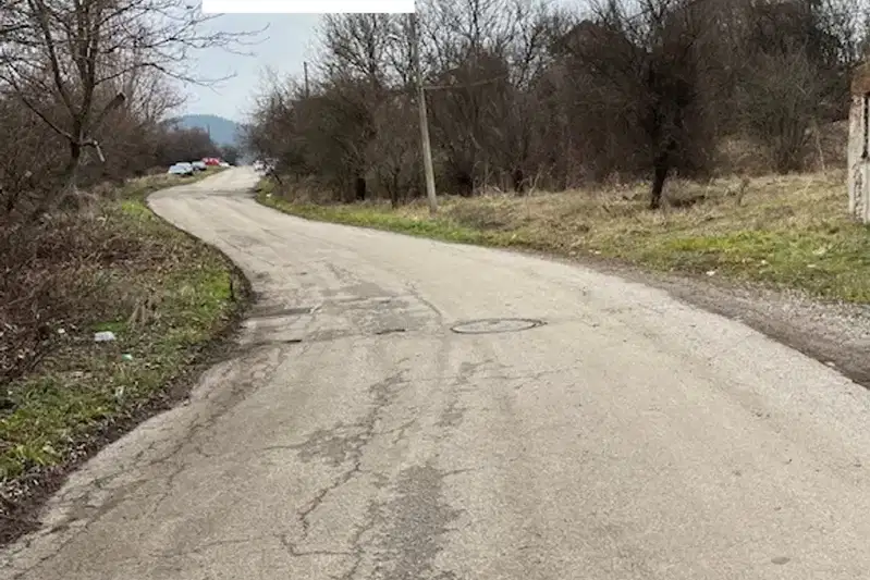 Парцел в Перник, Брезник