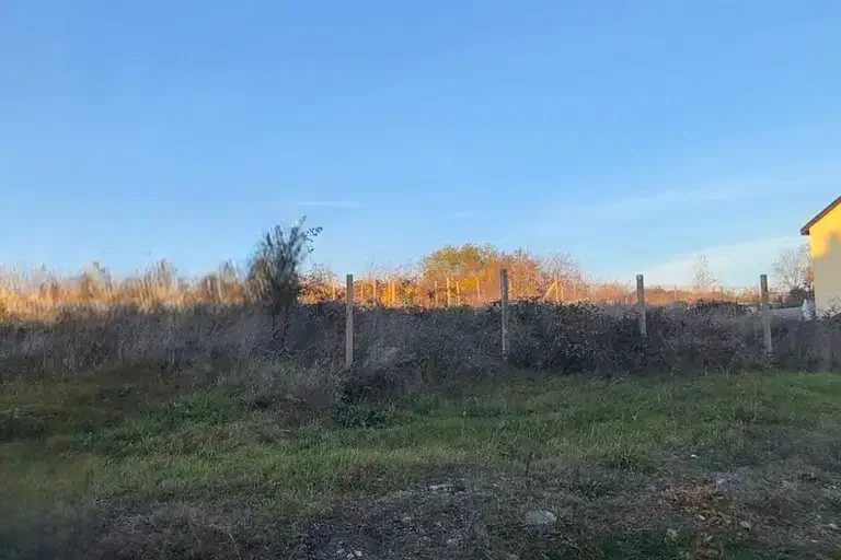 Парцел във Варна, Бяла