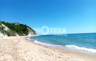 Парцел във Варна, Бяла