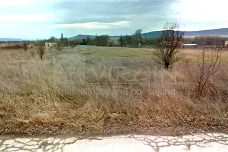 Парцел във Варна, Девня