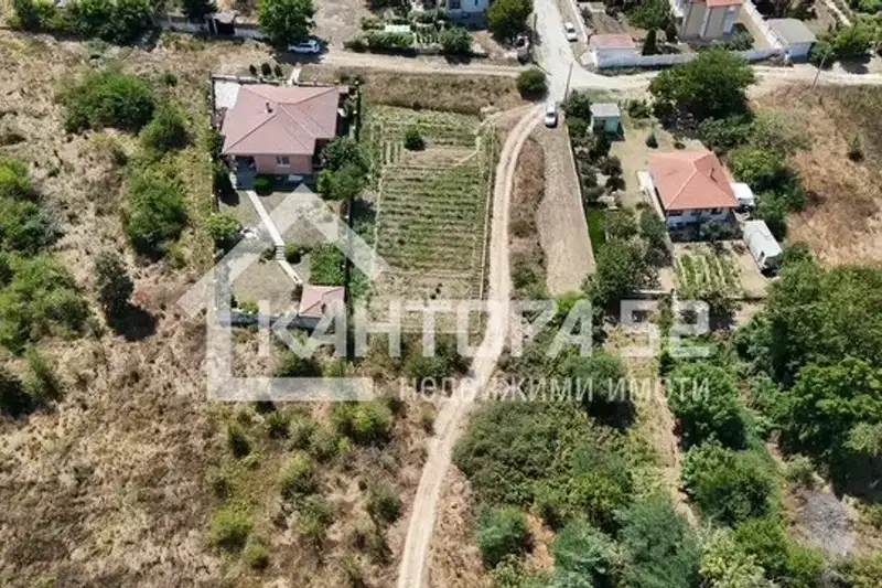 Plot in Varna, Bliznaci