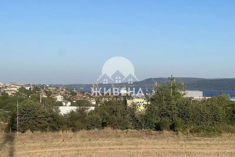 Парцел във Варна, с. Езерово