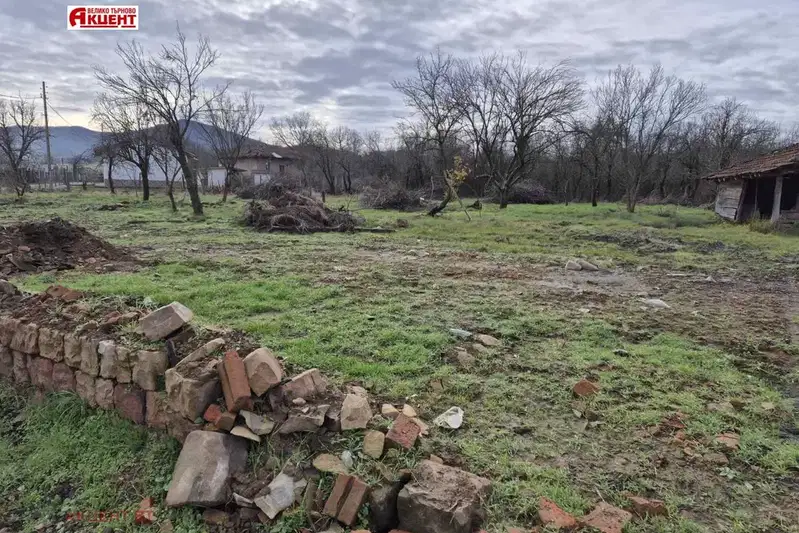 Парцел във Велико Търново, с. Чакали