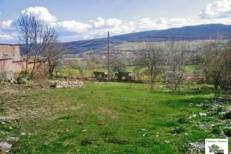 Парцел във Велико Търново, с. Леденик