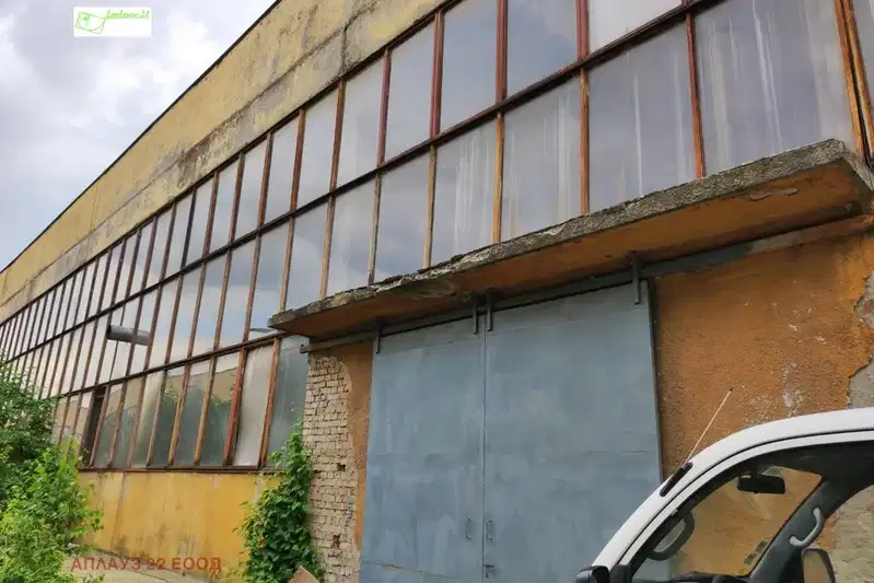 Industrial Building in Svetovrachene