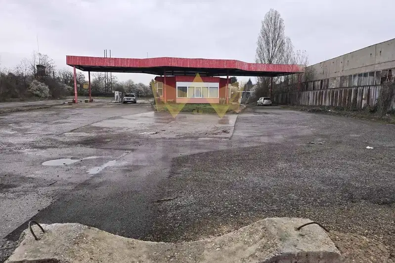 Industrial Building in Yana