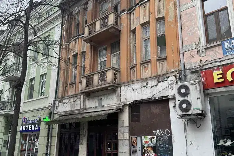 Промишлена сграда в Бургас, Център