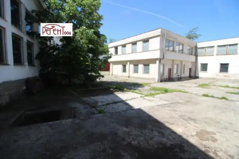 Industrial Building in Gabrovo, Centyr