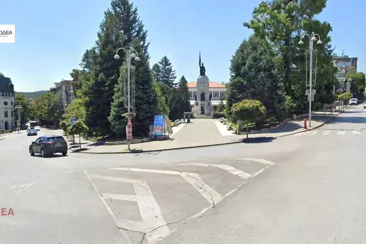 Промишлена сграда във Велико Търново, Център