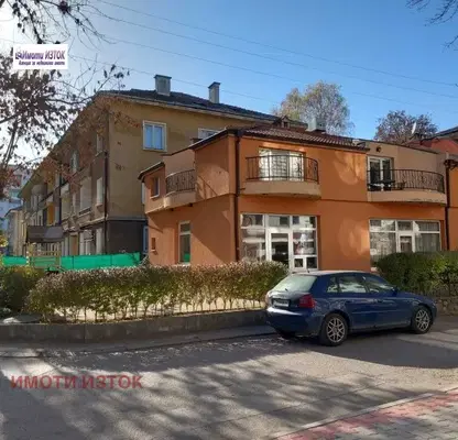 Снимка 2 — Промишлена сграда в Перник, Изток