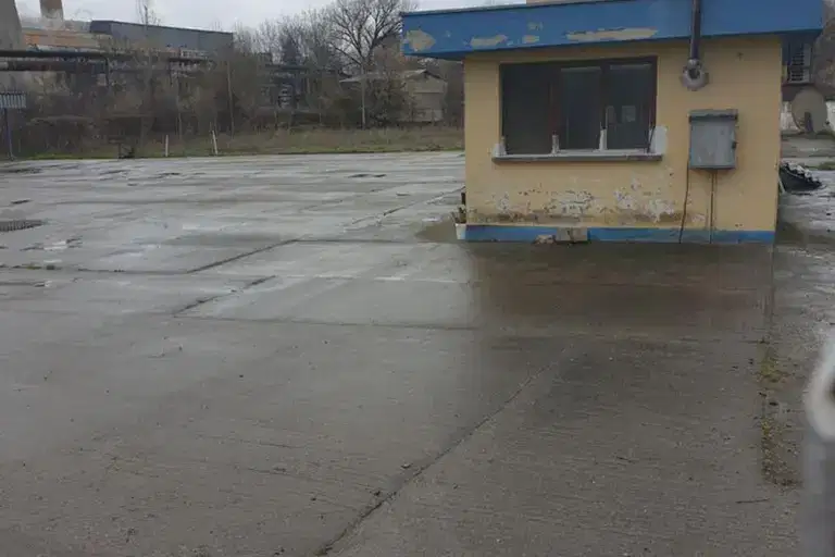Промишлена сграда в Плевен, Широк център