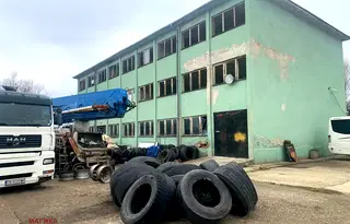Промишлена сграда в София, Враждебна