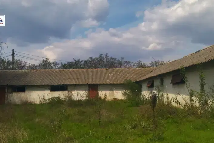 Промишлена сграда в Добрич, с. Безводица