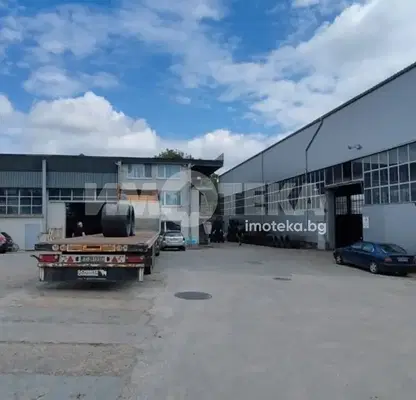 Photo 2 — Warehouse in Moderno predie