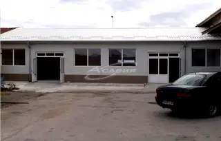 Склад в Ловеч, Младост