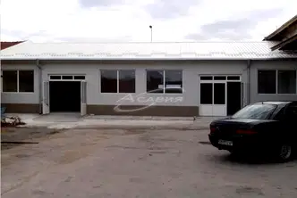 Склад в Ловеч, Младост