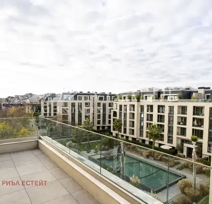 Снимка 2 — Тристаен апартамент с 3 тераси в Св. Св. Константин и Елена