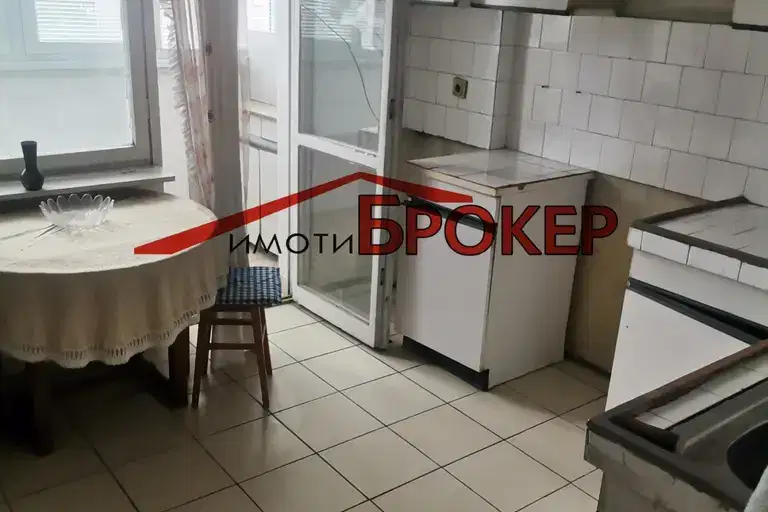 3-bedroom apartment in Sliven, Centyr