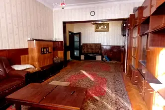 Просторен 3-стаен апартамент с високи тавани в Център, София