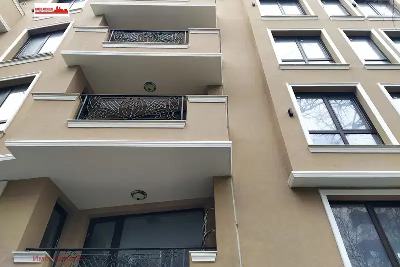 Тристаен апартамент с 91 кв.м до ВМИ в Центъра на Пловдив