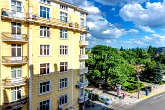 Тристаен апартамент в София, Център