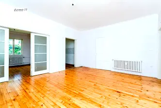 Тристаен апартамент в София, Център
