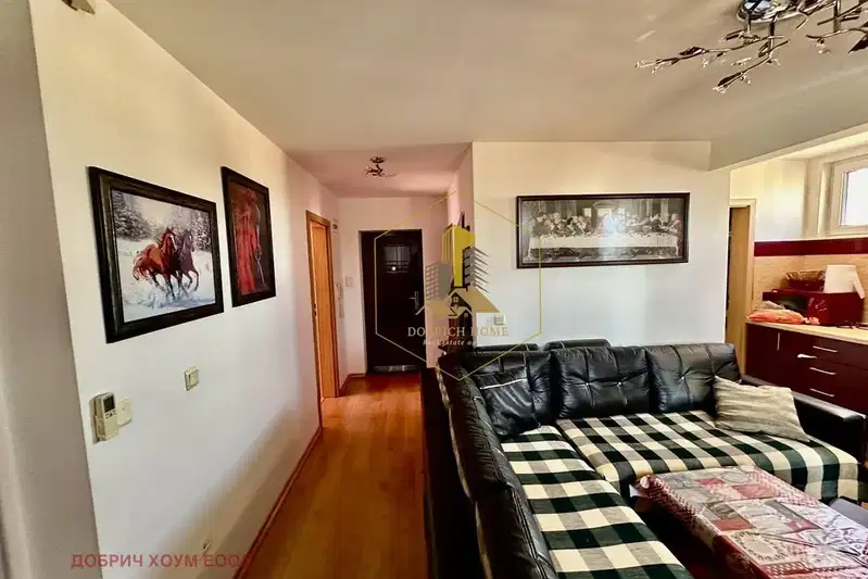 3-bedroom apartment in Dobrich, Centyr